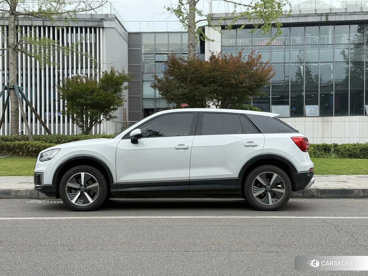 Audi Q2L e-tron 2019 Белый из Китая, фото 4