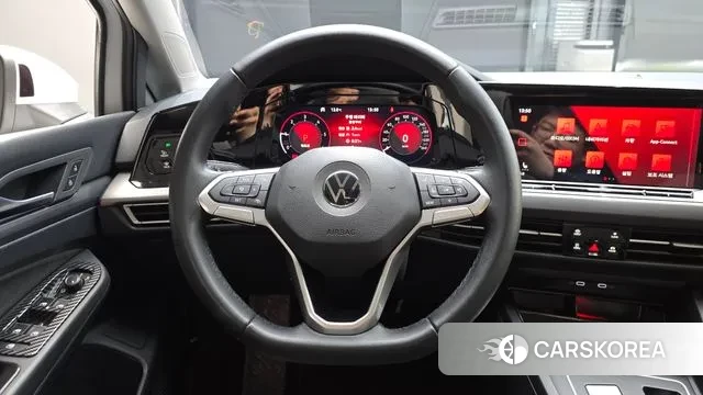 Volkswagen Golf 8th Generation 2022 Белый из Кореи, фото 4
