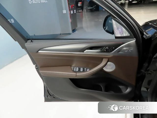 BMW X3 (G01) 2022 Черный из Кореи, фото 4