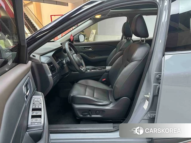 Nissan Qijun 2021 Темно-серый из Китая, фото 4