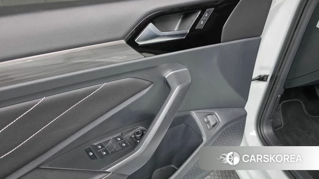 Volkswagen 7th Generation of Jetta 2023 Белый из Кореи, фото 4