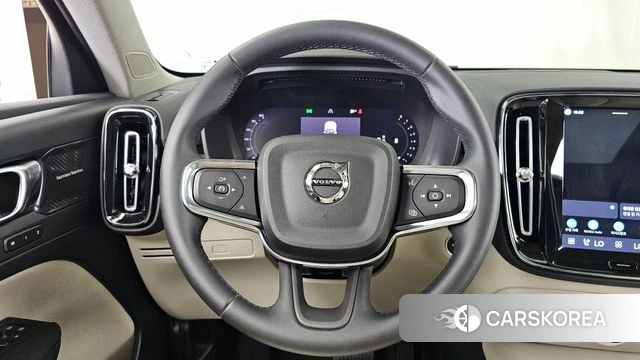 Volvo XC40 2023 Белый из Кореи, фото 4