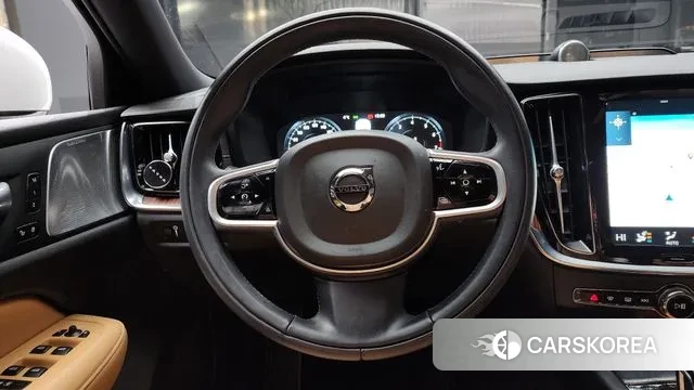 Volvo V60 Cross-Country 2nd Generation 2021 Белый из Кореи, фото 4