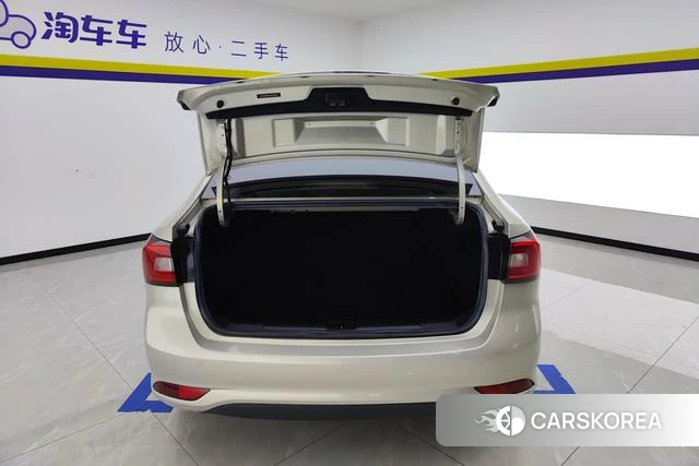 Roewe i5 2021 Желтый из Китая, фото 4