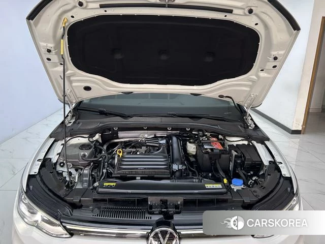 Volkswagen Golf 2023 Белый из Китая, фото 4