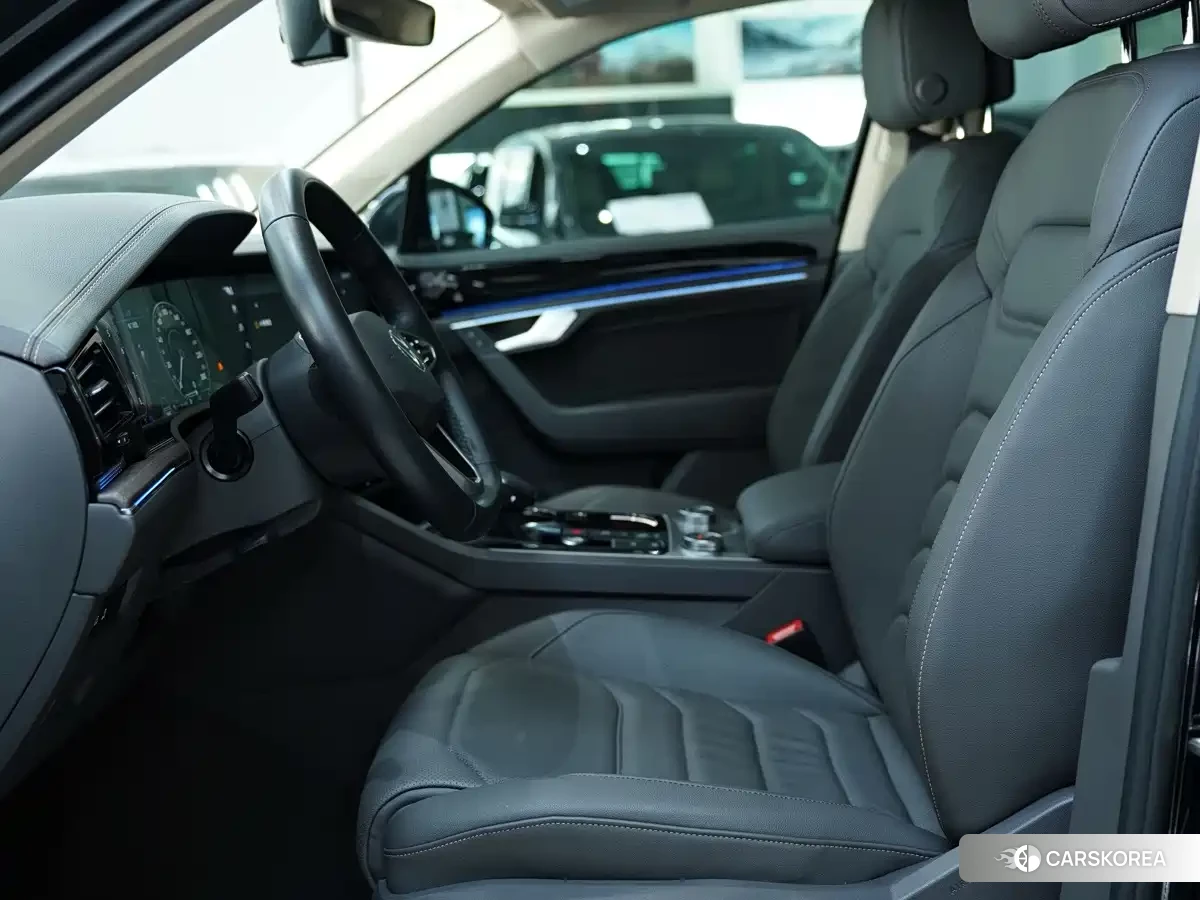 Volkswagen Touareg 2024 Черный из Китая, фото 4