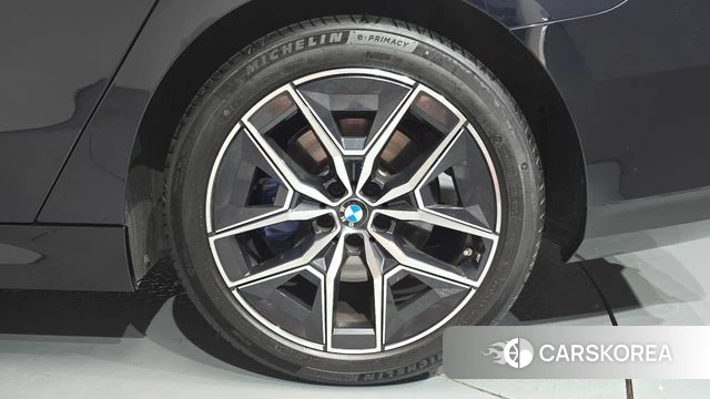 BMW 5 Series (G60) 2024 Черный из Кореи, фото 4