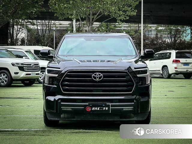 Toyota Sequoia 2023 Черный из Китая, фото 4
