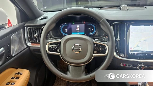Volvo V60 Cross-Country 2nd Generation 2023 Белый из Кореи, фото 4