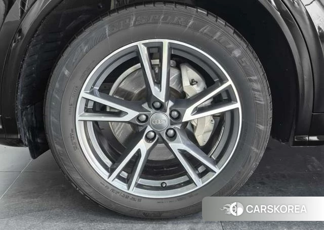 Audi Q5L 2019 Черный из Китая, фото 4