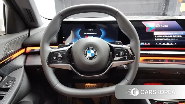 BMW 5 Series (G60) 2023 Белый из Кореи, фото 4