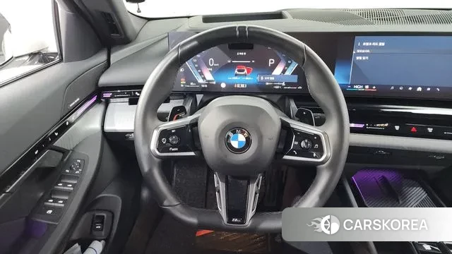 BMW 5 Series (G60) 2024 Белый из Кореи, фото 4