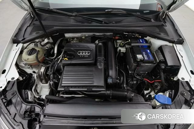 Audi A3 2018 Белый из Китая, фото 4