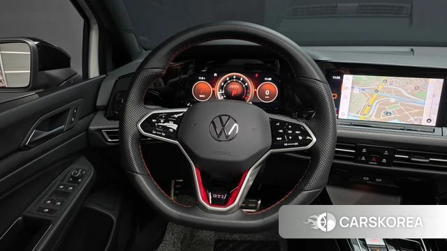 Volkswagen Golf 8th Generation 2024 Белый из Кореи, фото 4