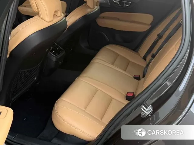 Volvo V60 Cross-Country 2nd Generation 2023 Серый из Кореи, фото 4