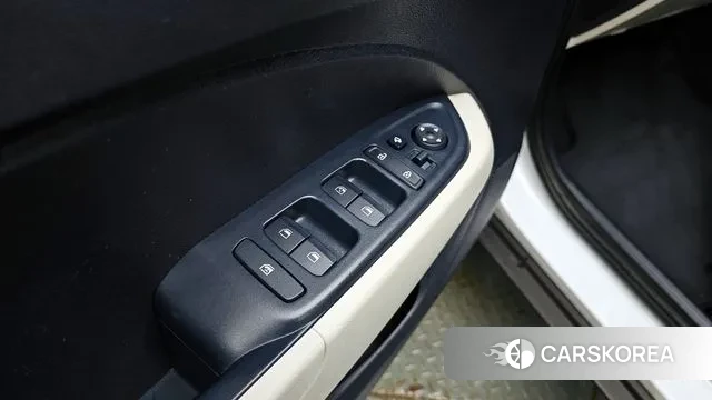 Hyundai Venue 2019 Белый из Кореи, фото 4