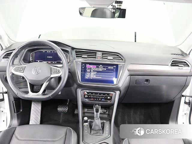 Volkswagen Tiguan Allspace 2023 Жемчужный цвет из Кореи, фото 4