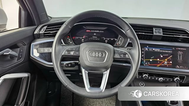 Audi Q3 (F3) 2023 Белый из Кореи, фото 4