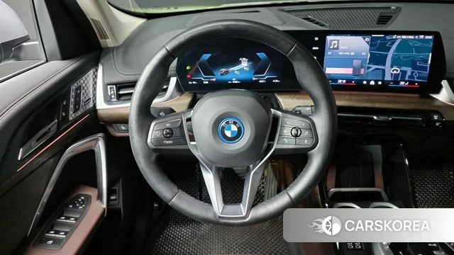 BMW iX1 (U11) 2024 Черный из Кореи, фото 4