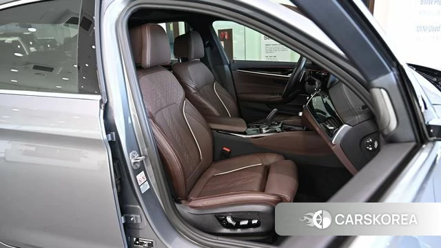 BMW 5 Series (G30) 2023 Серый из Кореи, фото 4