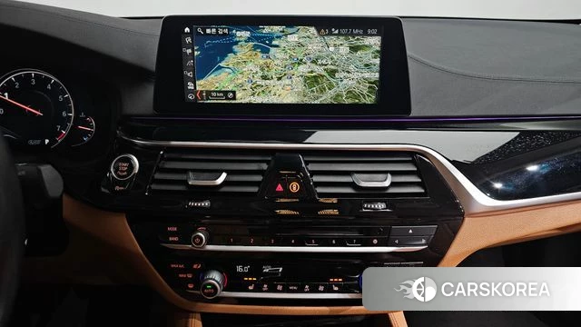 BMW 5 Series (G30) 2018 Белый из Кореи, фото 4
