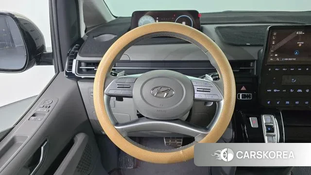 Hyundai Staria 2023 Черный из Кореи, фото 4