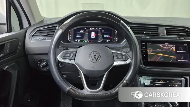 Volkswagen Tiguan second Generation 2022 Белый из Кореи, фото 4