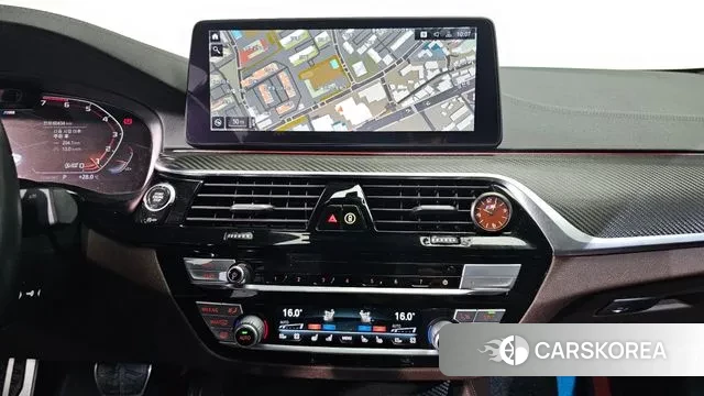 BMW 5 Series (G30) 2021 Белый из Кореи, фото 4