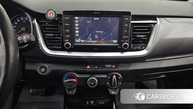 Kia Stonic 2018 Белый из Кореи, фото 4