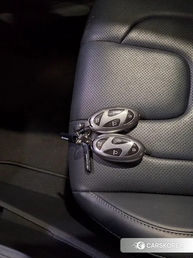 Hyundai The New Avante (CN7) 2024 Серебристо-серый из Кореи, фото 4