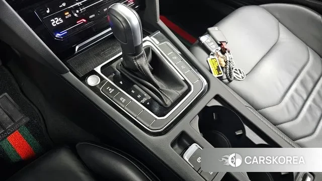 Volkswagen Arteon 2023 Красный из Кореи, фото 4