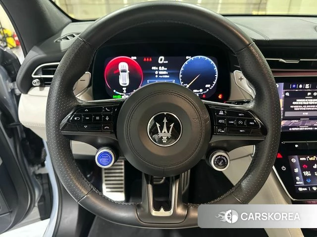 Maserati Grecale 2024 Светло-серебряный цвет из Кореи, фото 4