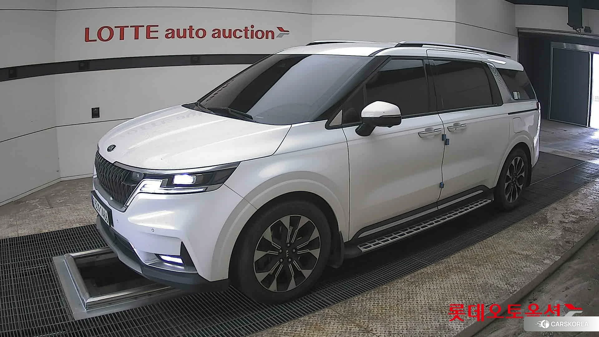 Kia Carnival 2021 Snow White Pearl из Кореи, фото 4