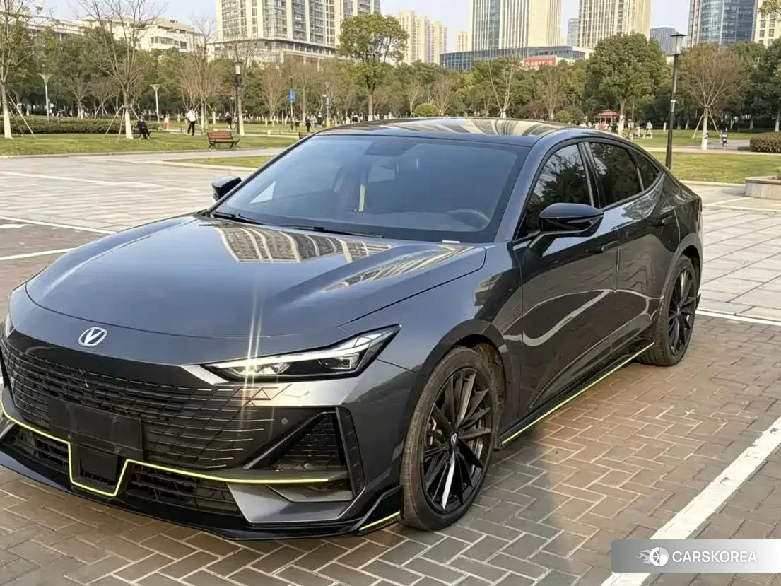 Chang'an UNI-V 2023 Silver/gray из Китая, фото 4