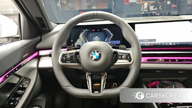 BMW 5 Series (G60) 2025 Белый из Кореи, фото 4