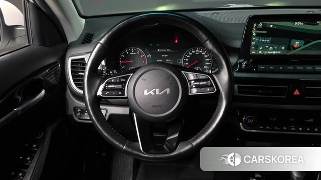 Kia Seltos 2022 Белый из Кореи, фото 4