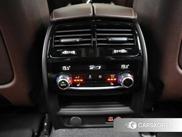 BMW 5 Series (G30) 2023 Черный двухцветный из Кореи, фото 4