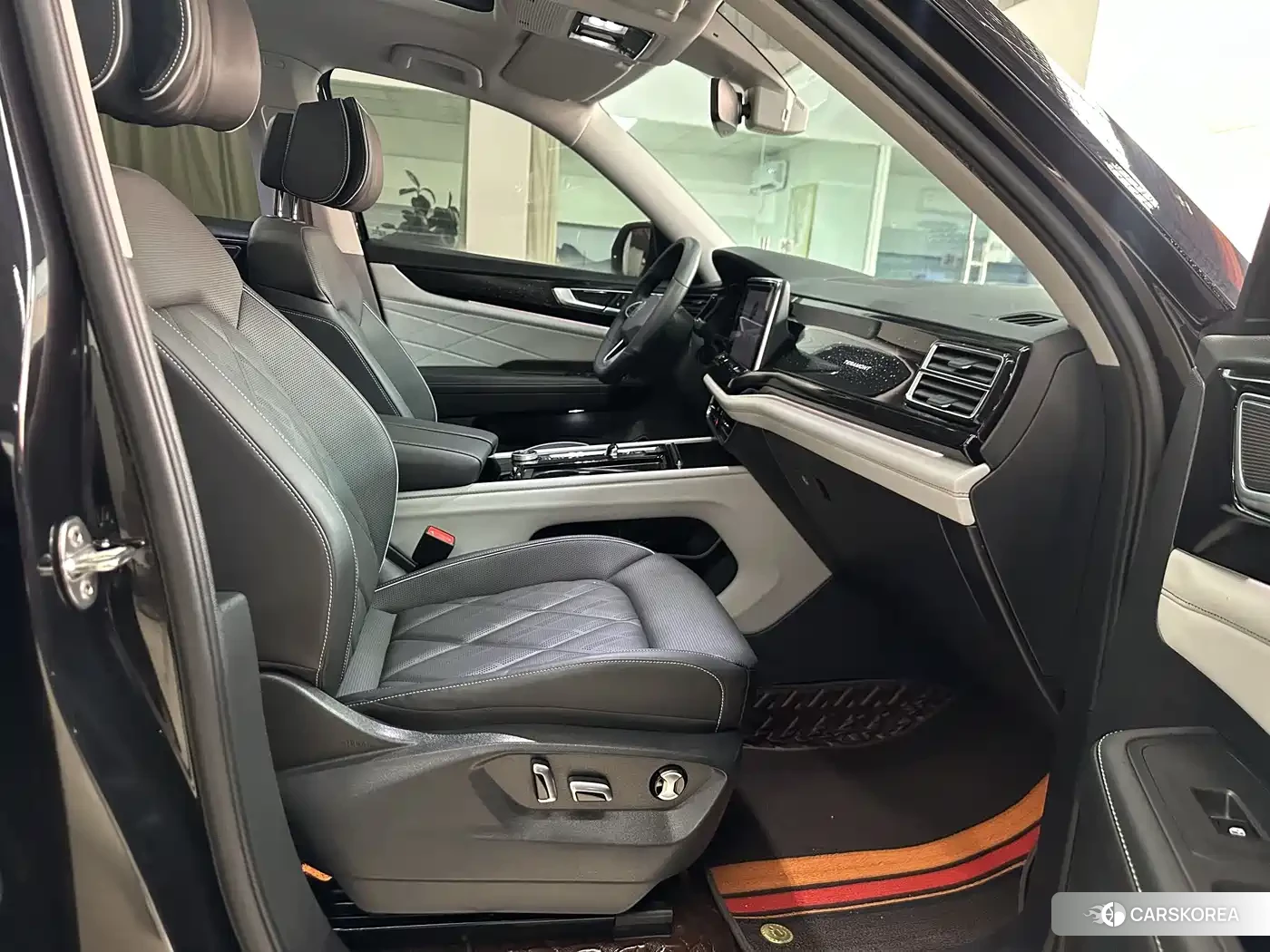 Volkswagen Touareg 2023 Черный из Китая, фото 4
