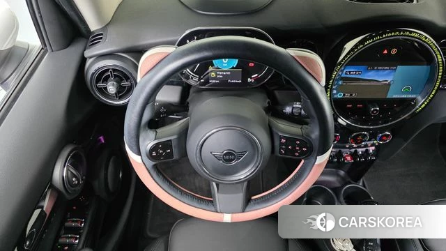 Mini Cooper 2024 Жемчужный цвет из Кореи, фото 4