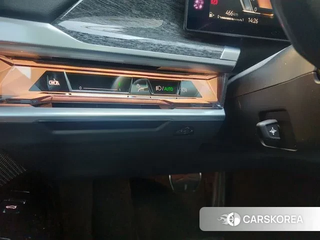 BMW 7 Series (G70) 2023 Черный из Кореи, фото 4