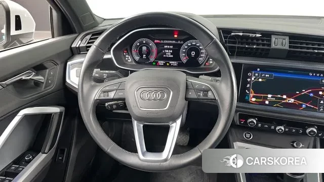 Audi Q3 (F3) 2023 Белый из Кореи, фото 4
