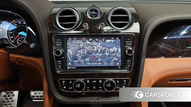 Bentley Bentayga 2018 Жемчужный цвет из Кореи, фото 4