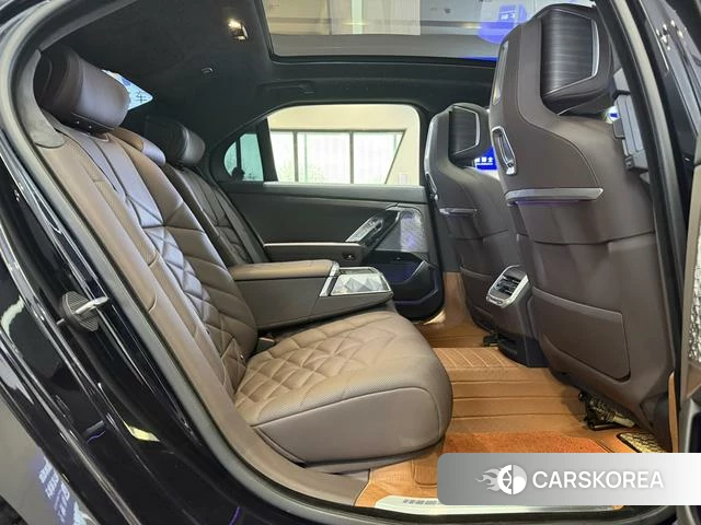 BMW 7 series 2023 Черный из Китая, фото 4