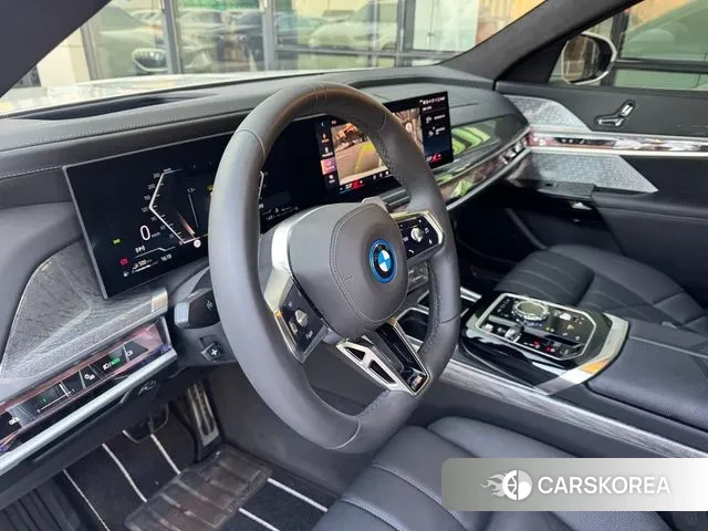 BMW 7 Series (G70) 2025 Белый из Кореи, фото 4