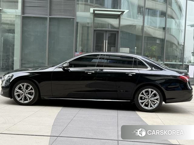 Mercedes-Benz E-class 2022 Черный из Китая, фото 4