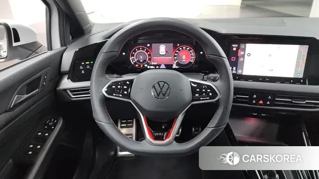 Volkswagen Golf 8th Generation 2024 Белый из Кореи, фото 4