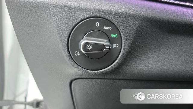 Volkswagen 7th Generation of Jetta 2023 Белый из Кореи, фото 4