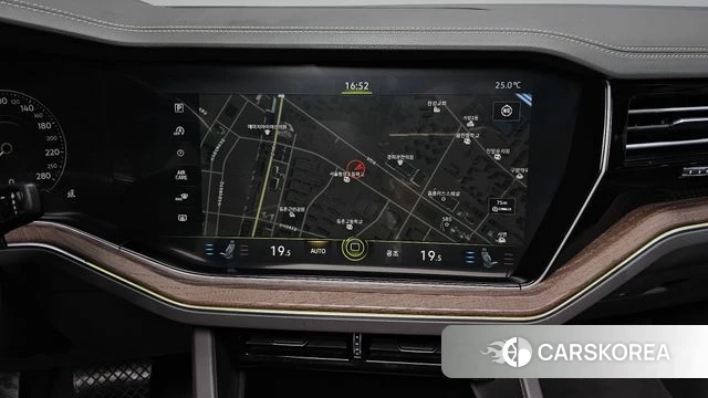 Volkswagen Touareg 3rd generation 2020 Черный из Кореи, фото 4