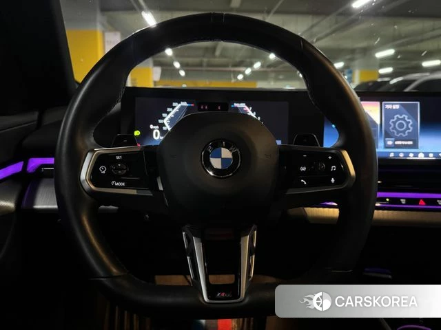 BMW 5 Series (G60) 2025 Белый из Кореи, фото 4
