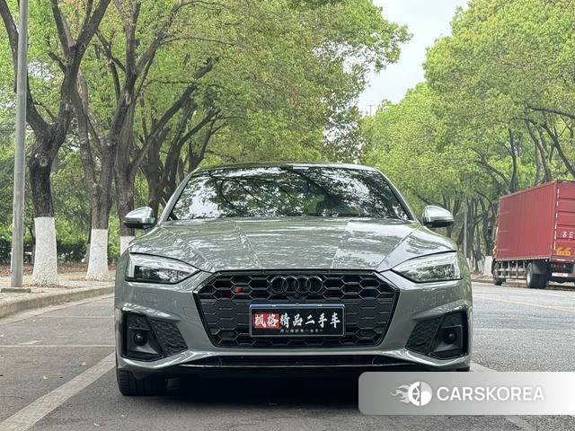 Audi S5 2023 Темно-серый из Китая, фото 4